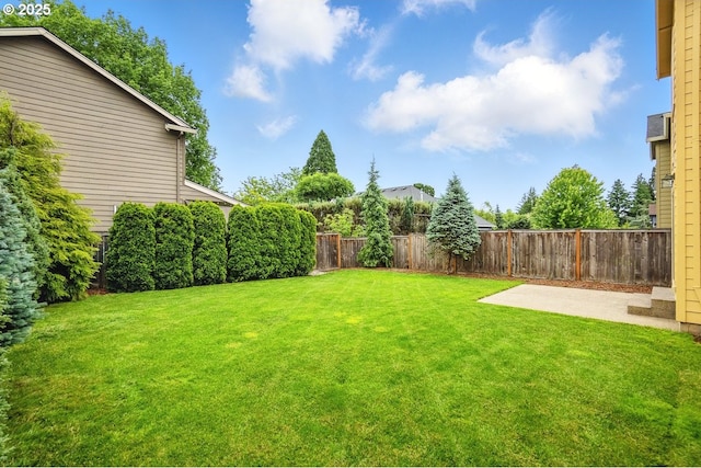 418 SW 140th Ave, Beaverton, OR 97006 - view of yard with a patio