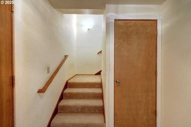 1630 SW 14th St, Warrenton, OR 97146 - staircase featuring carpet