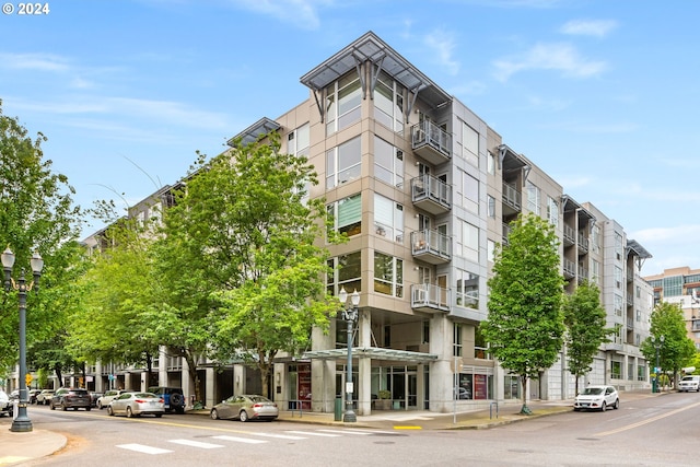1125 NW 9th Ave Unit 419, Portland, OR 97209 - view of apartment building / complex