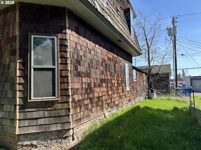 214 W Broadway St, Goldendale, WA 98620 - view of home's exterior with a yard