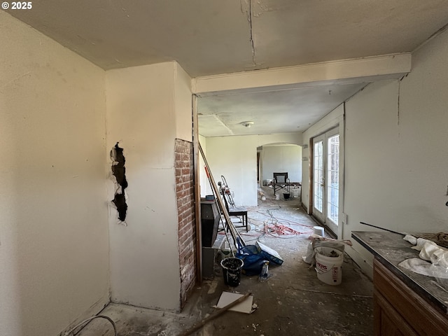 214 W Broadway St, Goldendale, WA 98620 - hall featuring arched walkways