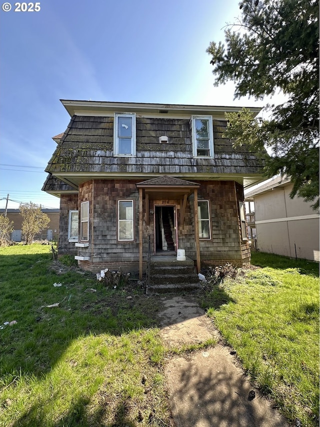 214 W Broadway St, Goldendale, WA 98620 - view of front of property featuring a front lawn