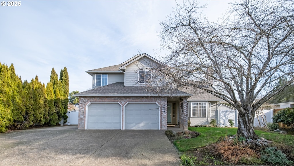 view of front property featuring a garage