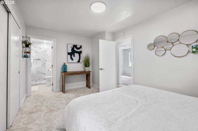 18478 Rose Ct, West Linn, OR 97068 - bedroom featuring light colored carpet, ensuite bathroom, and a closet