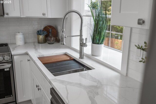18478 Rose Ct, West Linn, OR 97068 - kitchen featuring stainless steel electric stove, decorative backsplash, white cabinetry, and plenty of natural light