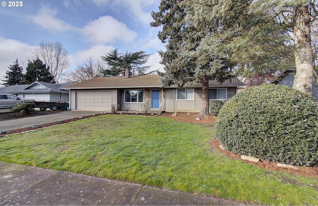 view of front facade with a garage and a front yard