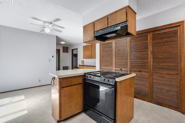 kitchen with a textured ceiling, electric range, visible vents, a ceiling fan, and under cabinet range hood