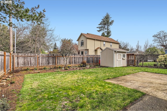 view of yard featuring a patio area, a shed, an outdoor structure, and a fenced backyard