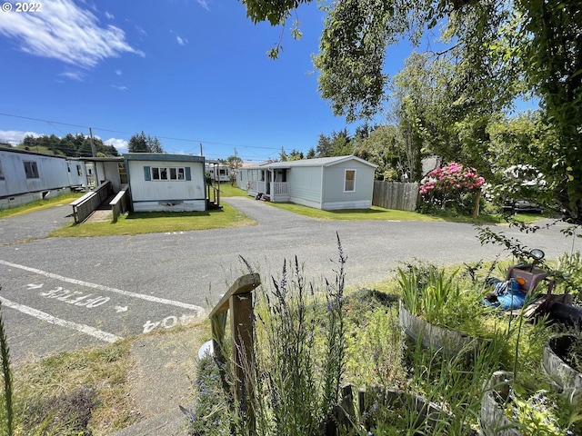 view of front of home with a front lawn