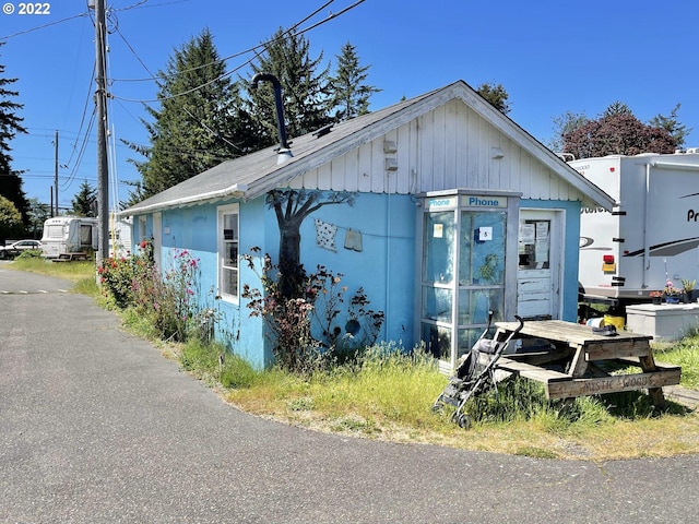 view of front of property