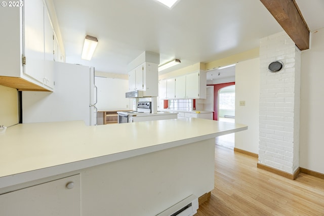 412 W 17th Ave, Eugene, OR 97401 - kitchen with white appliances, light wood-style floors, a peninsula, light countertops, and baseboards