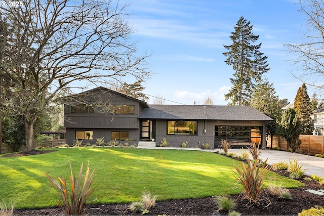 view of front of house with a front lawn