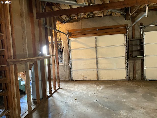123 NE 2nd St, Newport, OR 97365 - view of garage