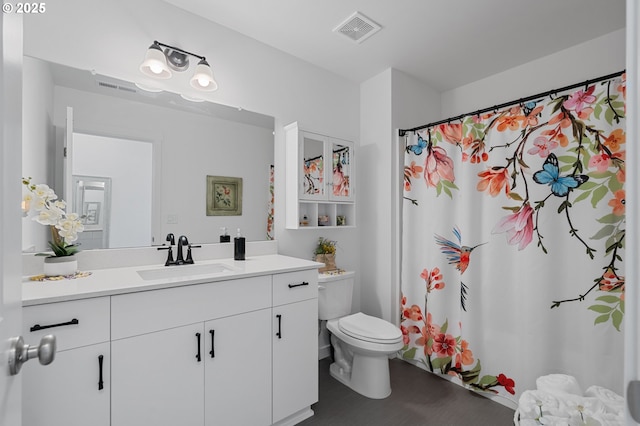 full bathroom with toilet, a shower with curtain, vanity, and visible vents
