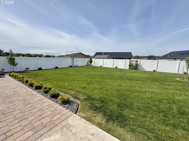 400 SW Goldfinch Ln, Boardman, OR 97818 - fenced backyard with a patio