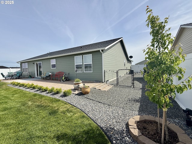 400 SW Goldfinch Ln, Boardman, OR 97818 - rear view of property featuring a gate and a patio area