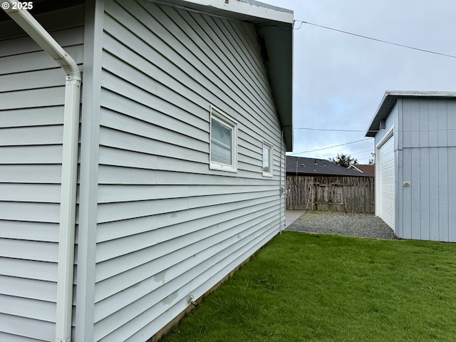 view of side of property featuring a lawn