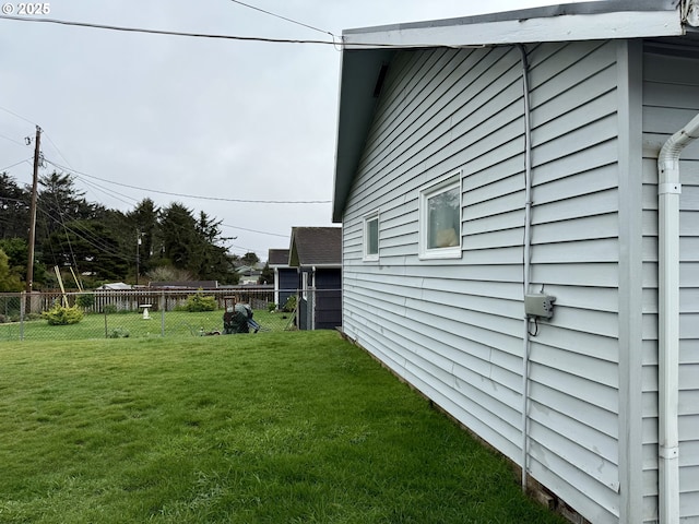 exterior space featuring a lawn