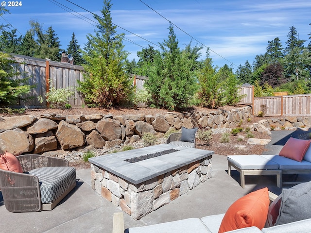 view of patio with an outdoor fire pit