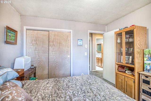 946 E 9th Pl, Coquille, OR 97423 - bedroom featuring a textured ceiling and carpet flooring