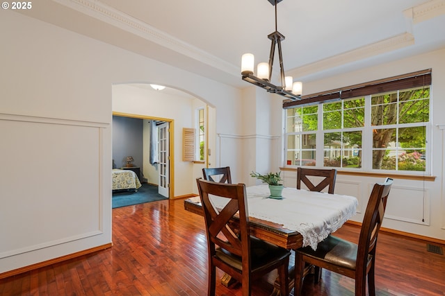 61 SW Wallingford Way, Beaverton, OR 97006 - dining area with arched walkways, a chandelier, ornamental molding, hardwood / wood-style floors, and baseboards