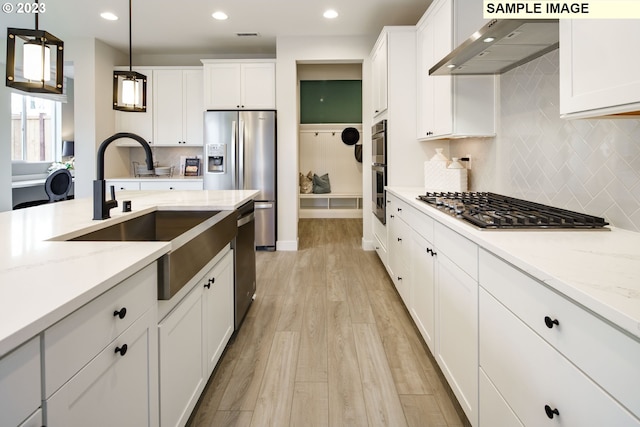 352 S 88th Ave, Ridgefield, WA 98642 - kitchen featuring stainless steel appliances, recessed lighting, hanging light fixtures, backsplash, and light wood finished floors