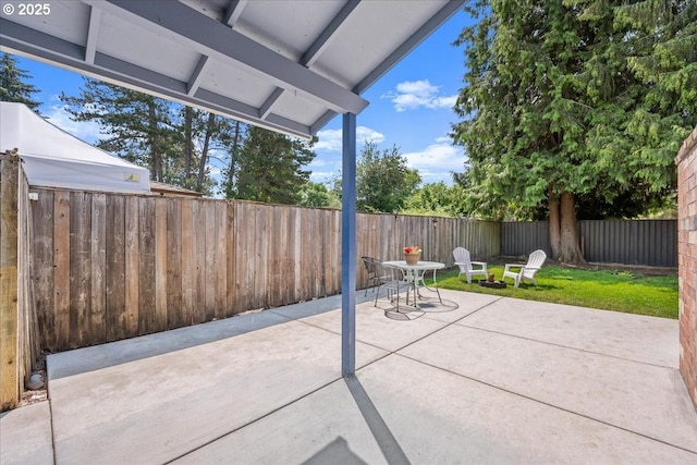 2130 SW 195th Ave, Beaverton, OR 97003 - fenced backyard with a patio