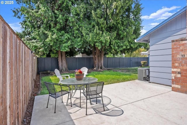2130 SW 195th Ave, Beaverton, OR 97003 - fenced backyard featuring a patio area and outdoor dining area