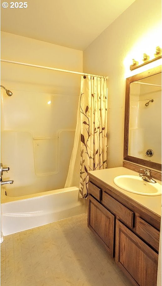 36582 Valley View Ln, Halfway, OR 97834 - bathroom with vanity, vaulted ceiling, and shower / tub combo with curtain