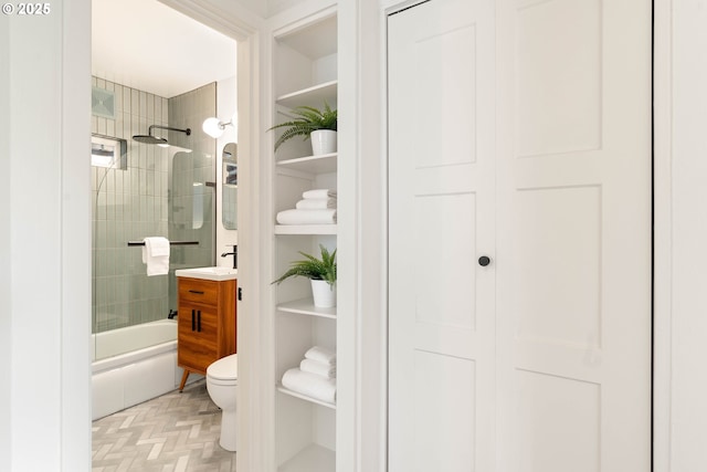841 NE 77th Ave, Portland, OR 97213 - bathroom featuring shower / tub combination and vanity