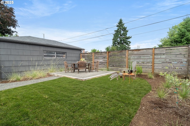 841 NE 77th Ave, Portland, OR 97213 - fenced backyard with a patio area