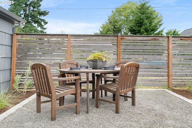 841 NE 77th Ave, Portland, OR 97213 - fenced backyard with outdoor dining area