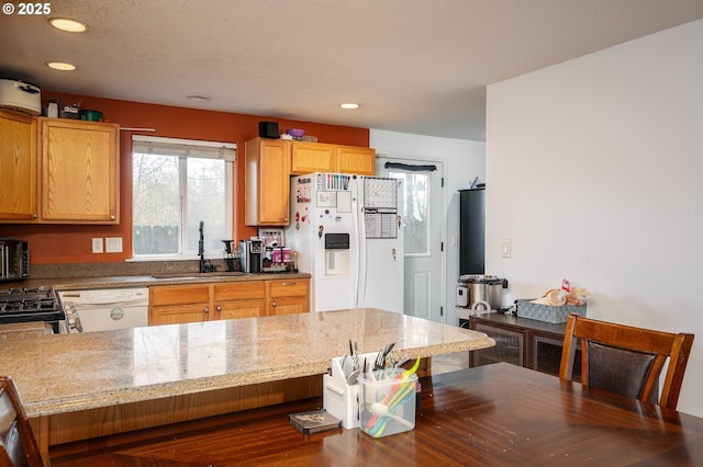 3052 Tierra Dr, Salem, OR 97305 - kitchen featuring a sink, white appliances, recessed lighting, and light stone countertops