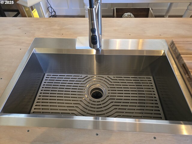208 Acacia Ave, Garibaldi, OR 97118 - interior details with a sink