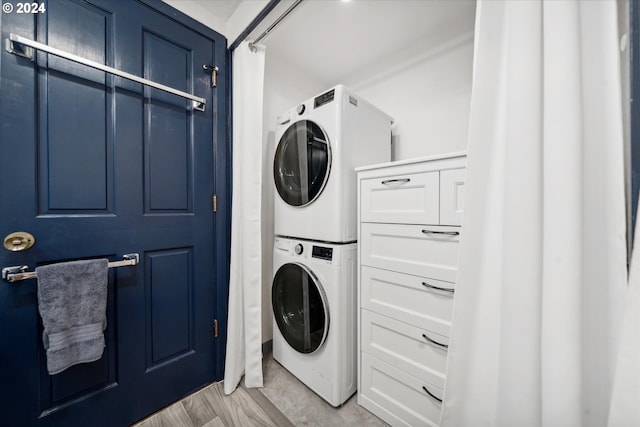 washroom featuring estacked washer and dryer