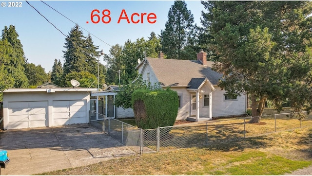 view of front of property featuring a front yard