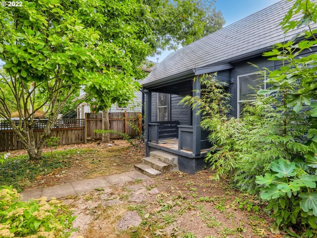 Listing photo 2 for 2808 N Willis Blvd, Portland OR 97217