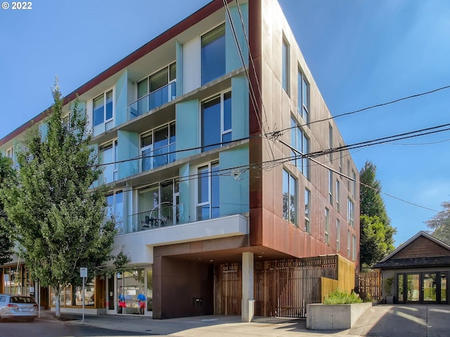 2530 SE 26th Ave Unit 306, Portland OR, 97202, 2 bedrooms, 2 baths condo for sale