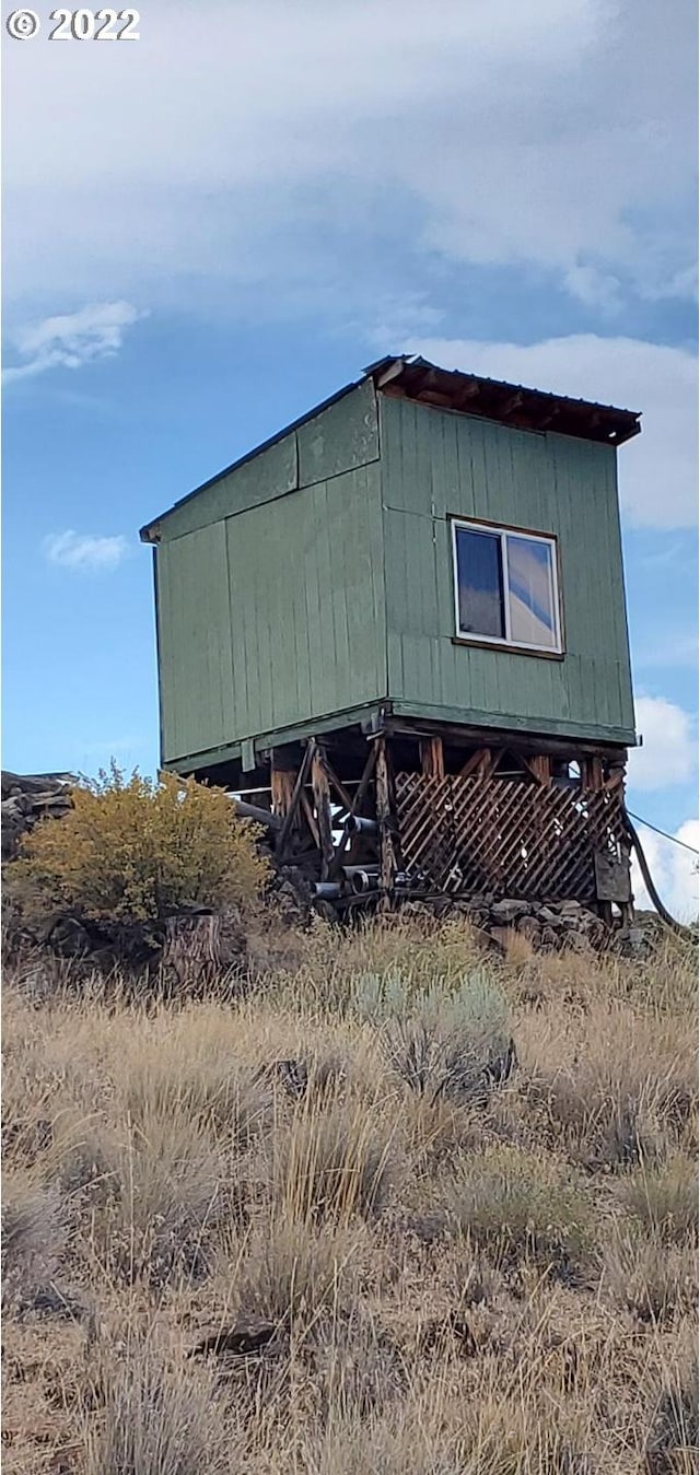 view of outdoor structure