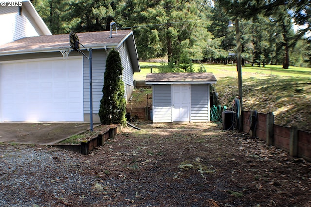 924 Lou Gray Dr, Myrtle Creek, OR 97457 - view of patio with a garage