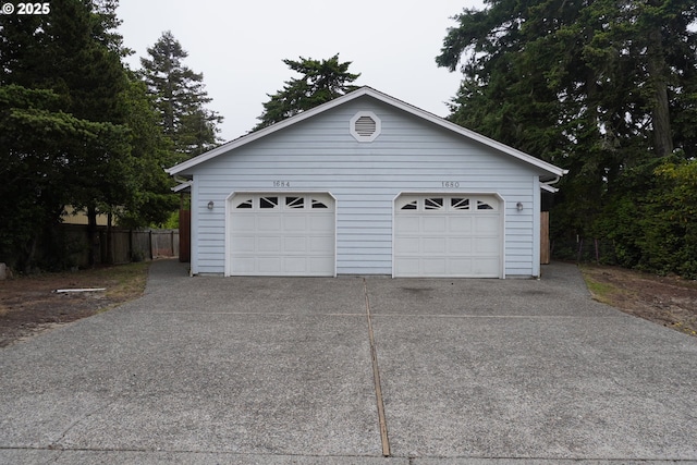 1680 22nd St, Florence, OR 97439 - view of detached garage