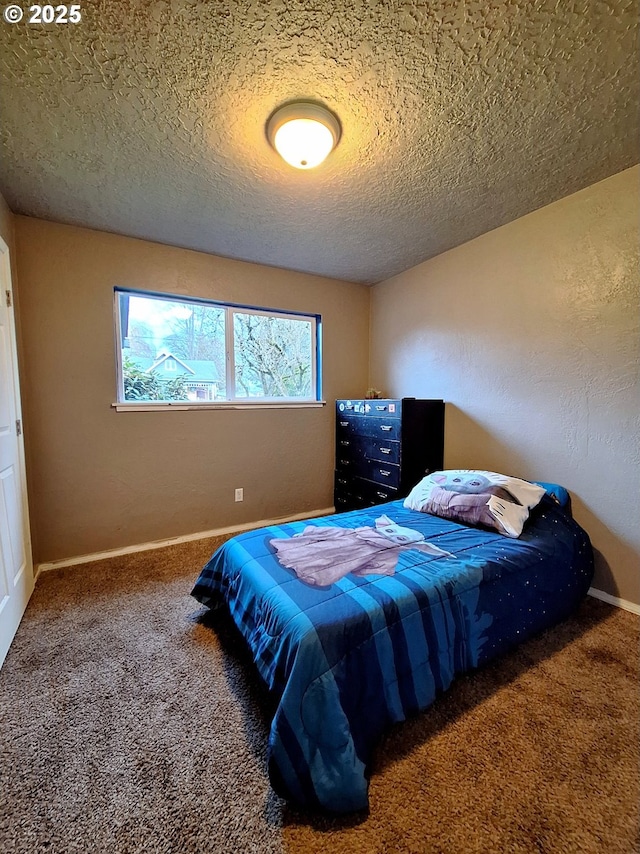 bedroom featuring carpet flooring and a textured ceiling