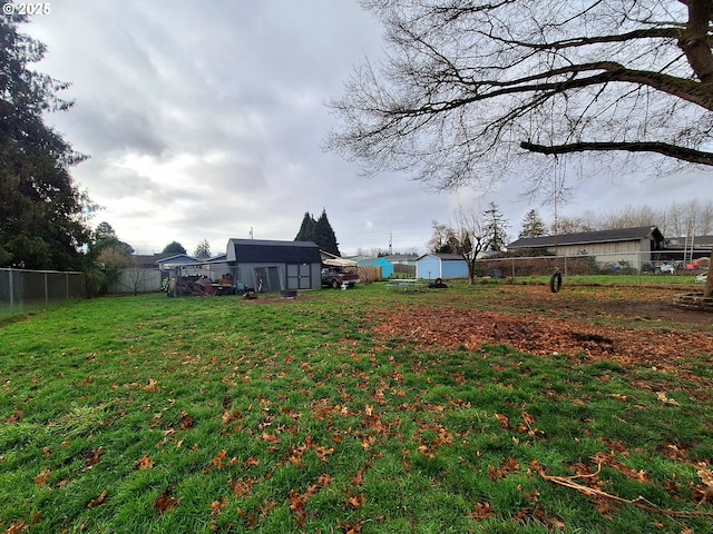 view of yard featuring a storage unit