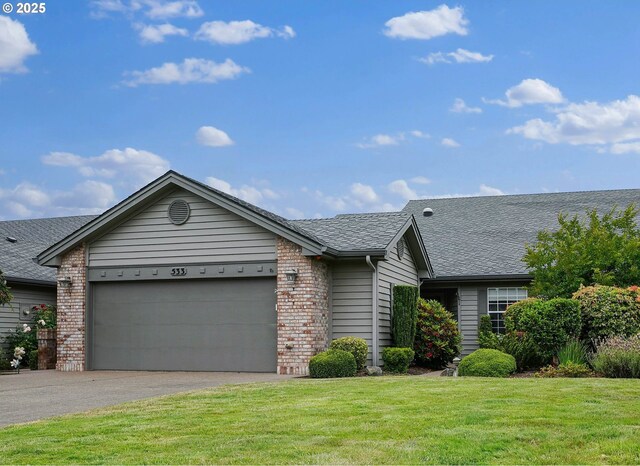 533 Fountain Ct, Keizer, OR 97303 - ranch-style home with a garage, asphalt driveway, a front yard, a shingled roof, and brick siding