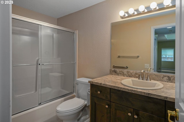 533 Fountain Ct, Keizer, OR 97303 - full bath with vanity, shower / bath combination with glass door, and a textured wall