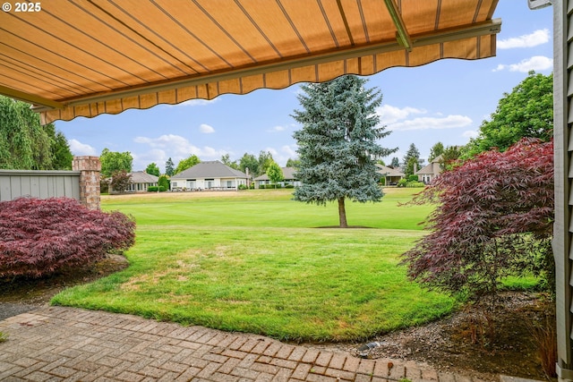 533 Fountain Ct, Keizer, OR 97303 - view of green lawn featuring a residential view and golf course view