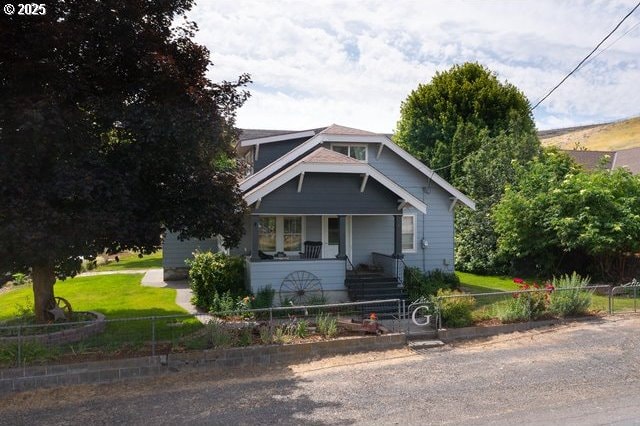 680 S Alfalfa St, Heppner, OR 97836 - bungalow-style home featuring covered porch