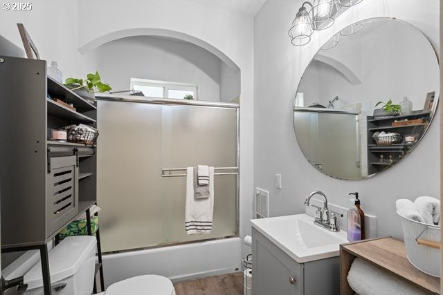 680 S Alfalfa St, Heppner, OR 97836 - full bathroom featuring vanity, shower / bath combination with glass door, and wood finished floors