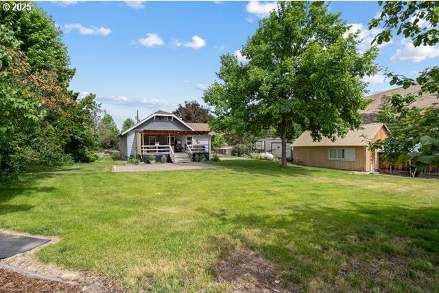 680 S Alfalfa St, Heppner, OR 97836 - view of grassy yard featuring covered porch
