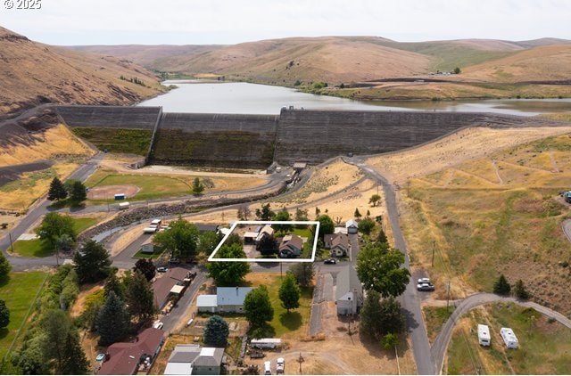 680 S Alfalfa St, Heppner, OR 97836 - aerial overview of property's location featuring a water and mountain view and property parcel outlined